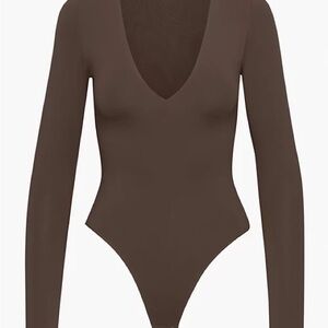 Babaton - Contour V-Neck Longsleeve Bodysuit